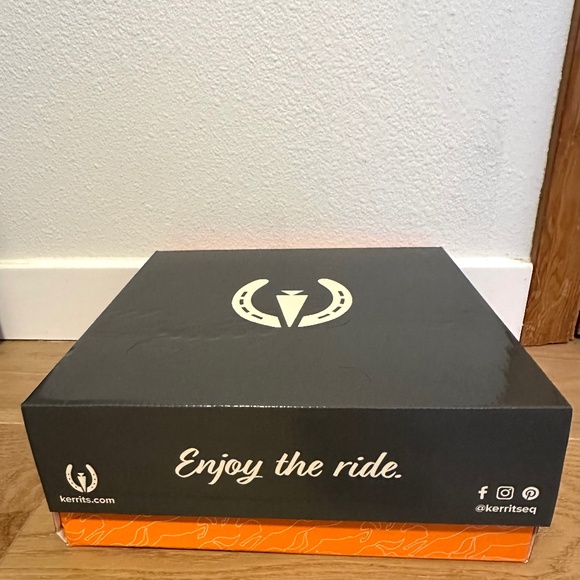 Kerrits Coachella Pull On Waterproof Barn Boot - Picture 2 of 12